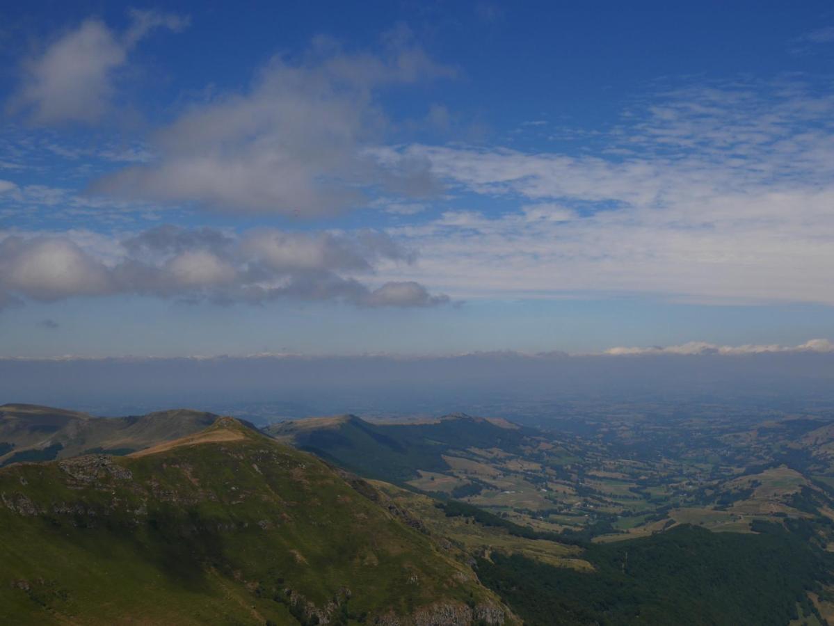 Appartement Recente Au Coeur Des Monts Du Cantal Laveissière