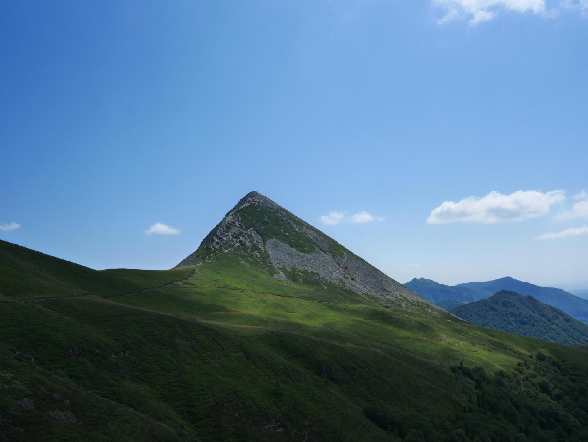 Appartement Recente Au Coeur Des Monts Du Cantal Laveissière